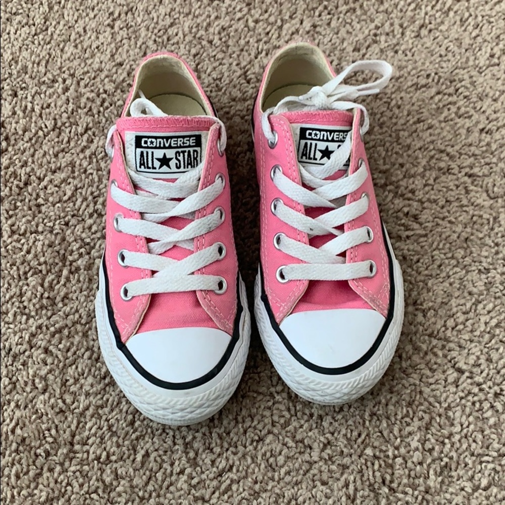 Kid low pink converse size 11 great condition